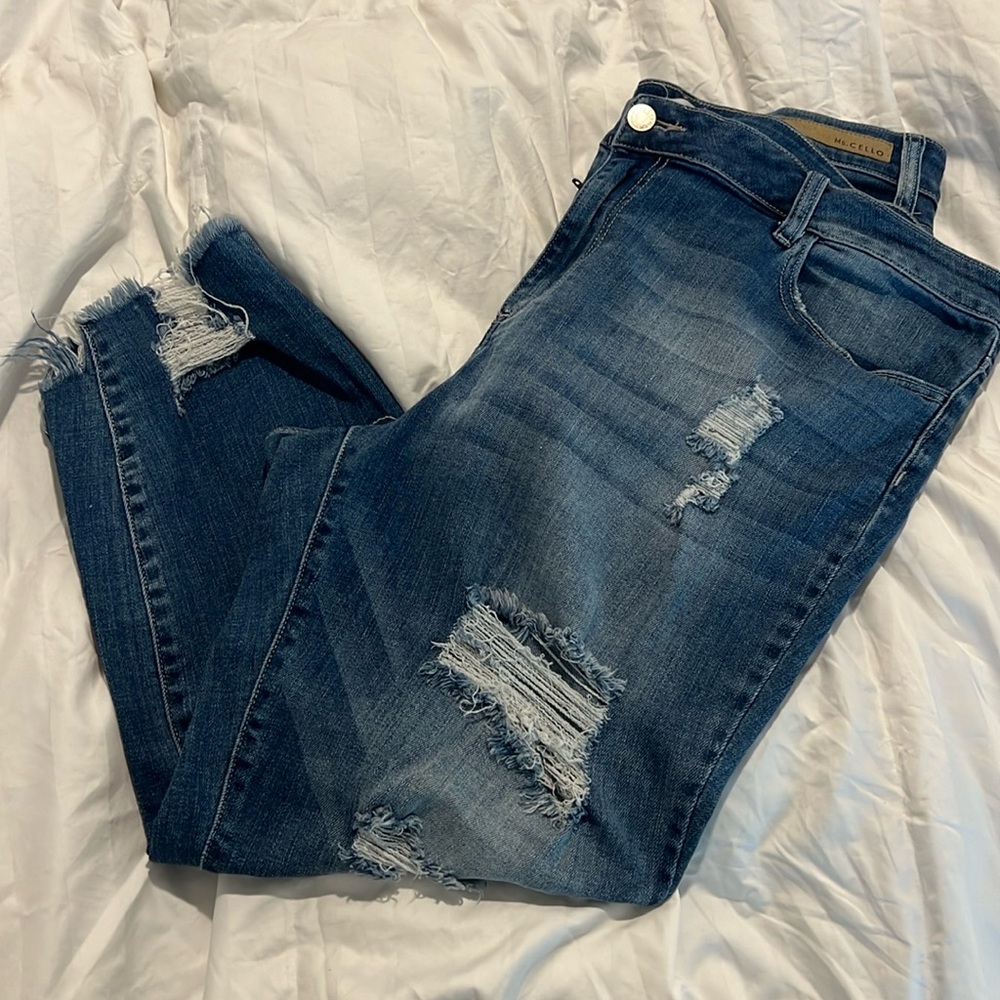 Ms. CELLO distressed skinny Jeans. Size 22.